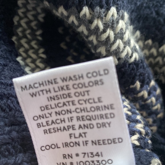 LL Bean Signature Fair Isle Sweater - Picture 8 of 12